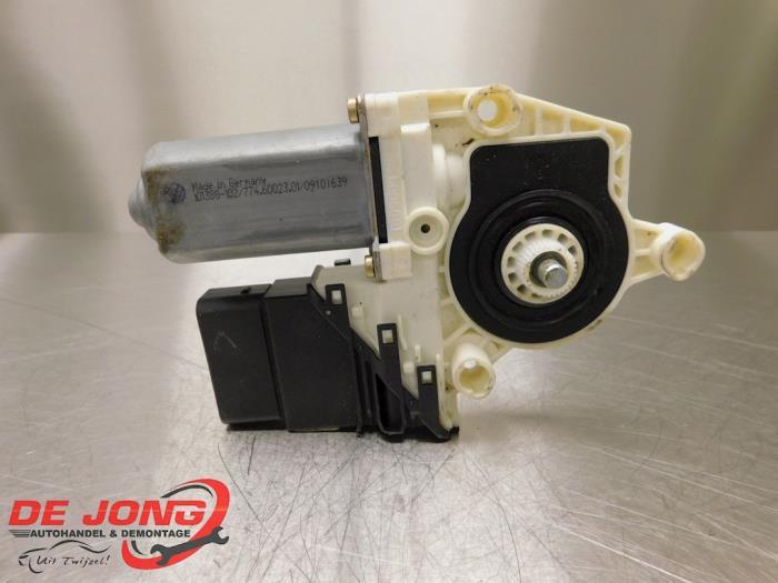 Moteur de vitre portière d'un Volkswagen Bora, Autos : Pièces & Accessoires, Carrosserie & Tôlerie, Volkswagen, Utilisé, 3 mois de garantie