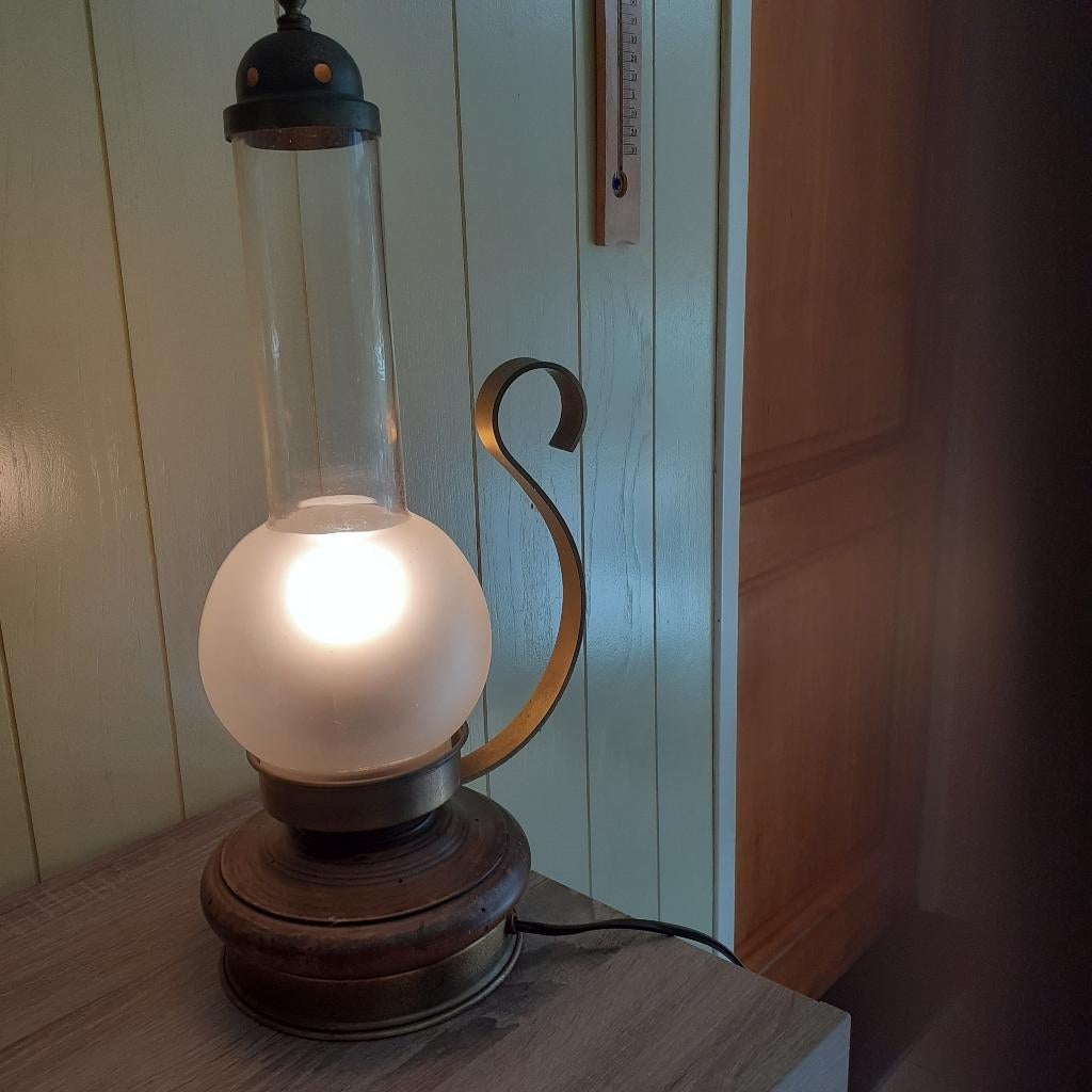 tafel lamp en tafel bloemstukje, Ophalen, Glas