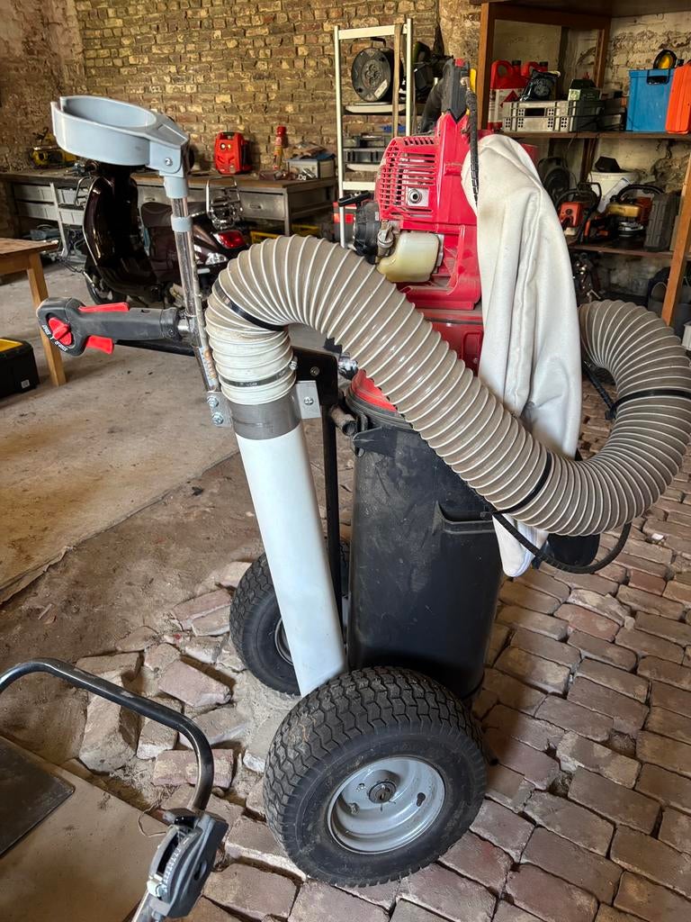 Paddock cleaner of vacuüm collector, B