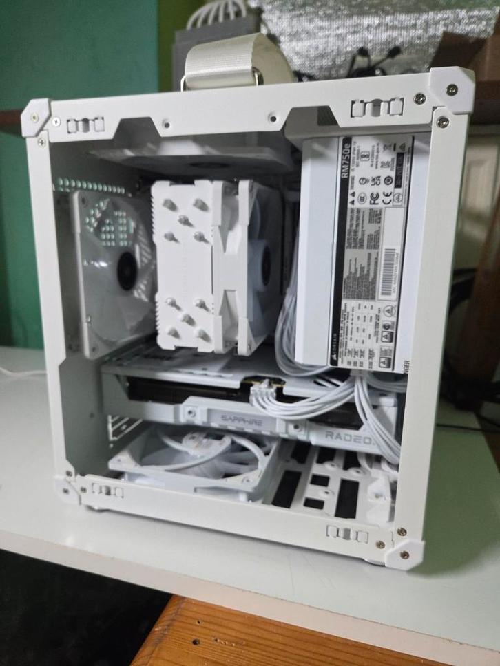 Gaming pc rx 9060XT 16gb, Mini itx, Computers en Software, Desktop Pc's, Zo goed als nieuw, 4 Ghz of meer, SSD, 32 GB, Met videokaart