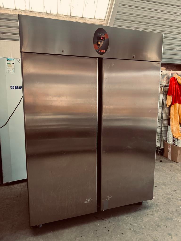 Zeer nette en krachtige dubbeldeurs koelkast 1500 Liters, Ophalen of Verzenden