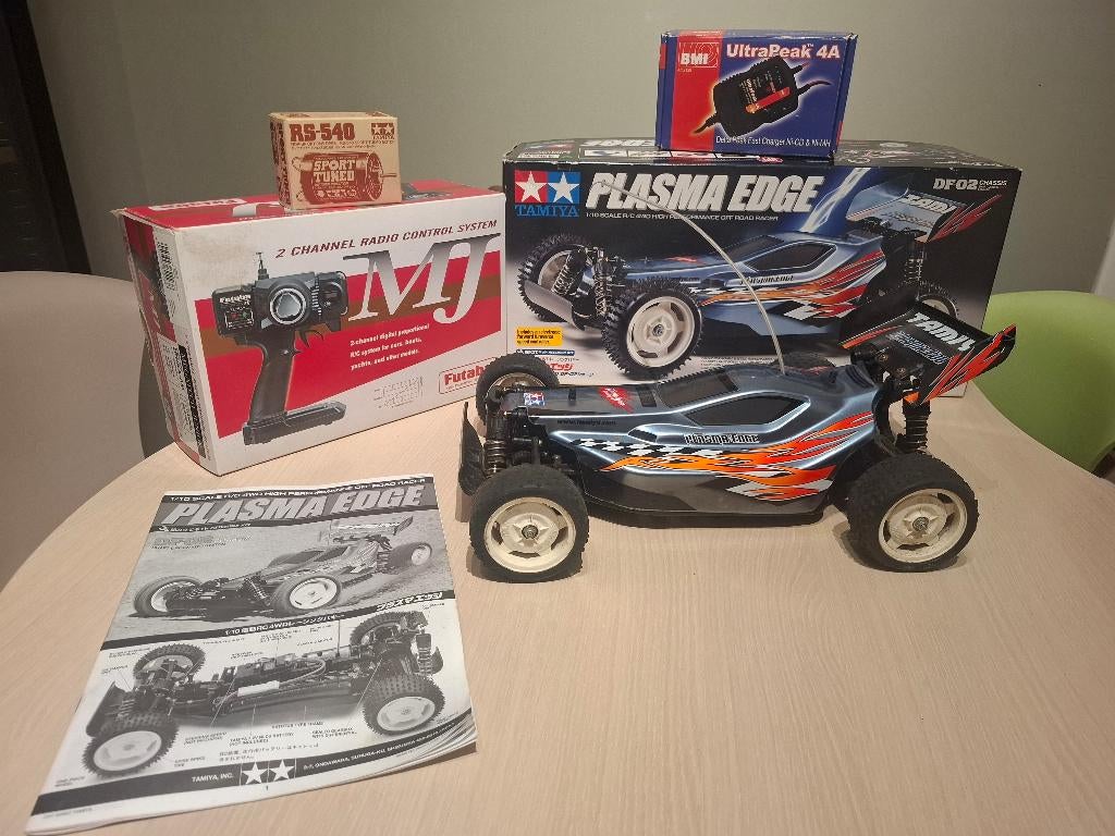 Tamiya DF02 + Futaba radio /  RC, Enlèvement ou Envoi, Utilisé, Voiture, Tamiya
