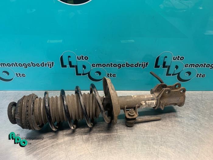 Barre amortisseur avant droit d'un Fiat Punto Evo (Punto Evo, Autos : Pièces & Accessoires, Suspension & Châssis, Fiat, Utilisé