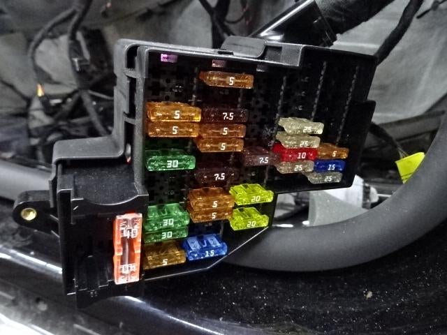 BOITIER FUSIBLES Porsche Panamera (970) (01-2009/12-2016), Utilisé, Porsche