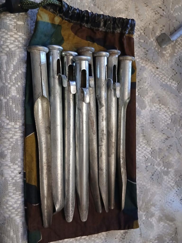 Piquets de ️.  Housse camo., Enlèvement ou Envoi