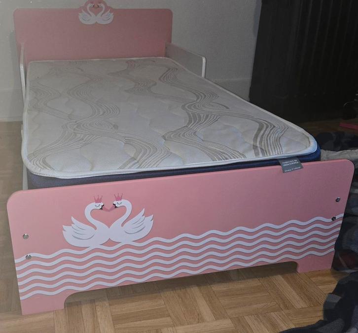 Lit enfant avec matelas, Kinderen en Baby's, Kinderkamer | Bedden, Zo goed als nieuw, Minder dan 140 cm, 70 tot 85 cm, Matras
