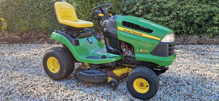 John Deere Zitmaaier LA 125, werkt prima 203 draaiuren, Tuin en Terras, Grasmaaiers, Gebruikt, Benzine-grasmaaier, 50 cm of meer