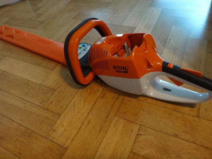Stihl Taille haie avec accu et chargeur, Jardin & Terrasse, Taille-haies, Utilisé, Batterie, Enlèvement