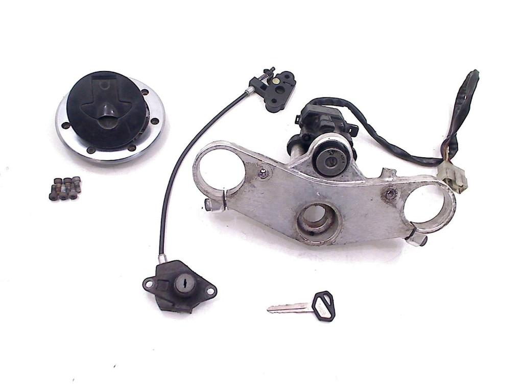 ENSEMBLE DE VERROU ET CYLINDRE DE PORTES Kawasaki, Motos, Pièces | Kawasaki, Utilisé