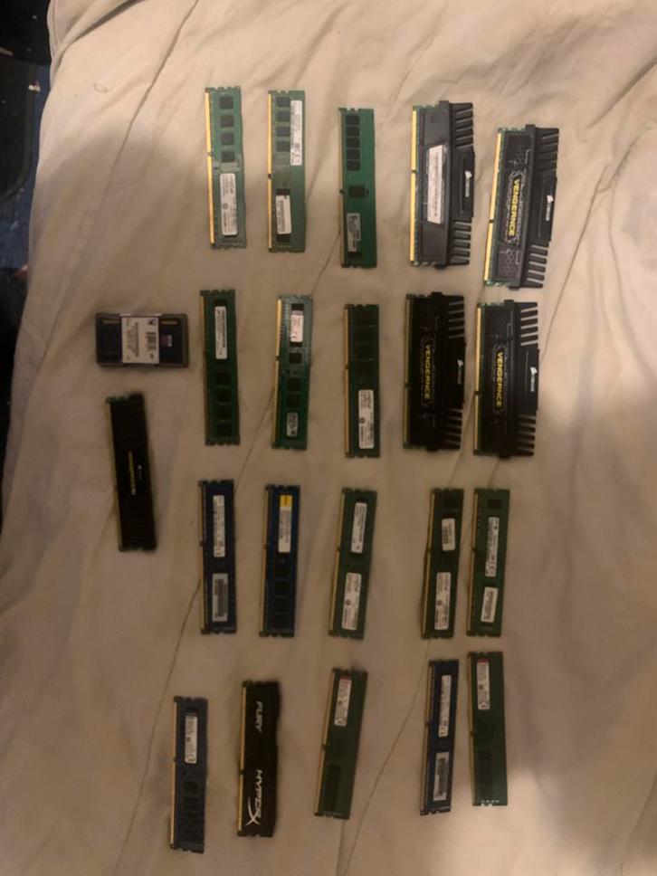 DDR3 en DDR4 RAM (eenmalige verkoop mogelijk), Computers en Software, RAM geheugen, Zo goed als nieuw, Desktop, 16 GB, Overige soorten