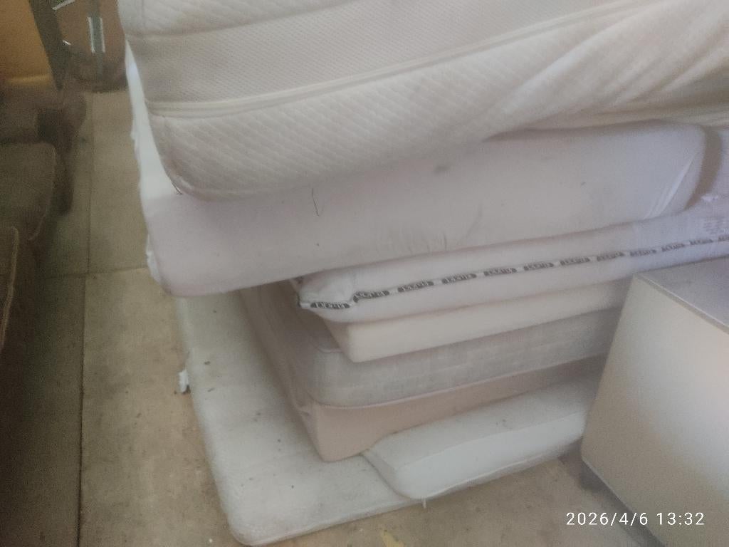 Lot de matelas a donner, Maison & Meubles, Enlèvement, Utilisé, Matelas
