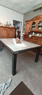 Table de salle à manger originale, Enlèvement