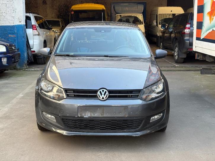Vente polo 2010 diesel, Autos, Volkswagen, Particulier, Polo, Diesel, Euro 5, Autre carrosserie, 5 portes, Boîte manuelle, Noir
