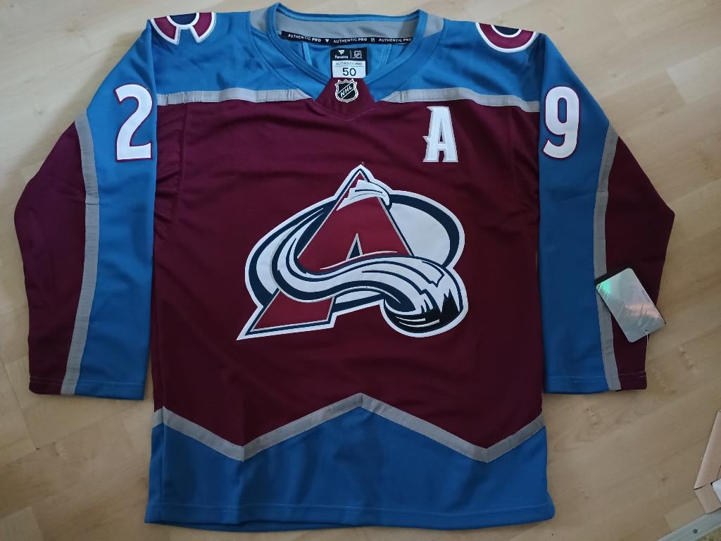 Colorado Avalanche Jersey MacKinnon maat: M, Sport en Fitness, IJshockey, Ophalen of Verzenden, Nieuw, Kleding