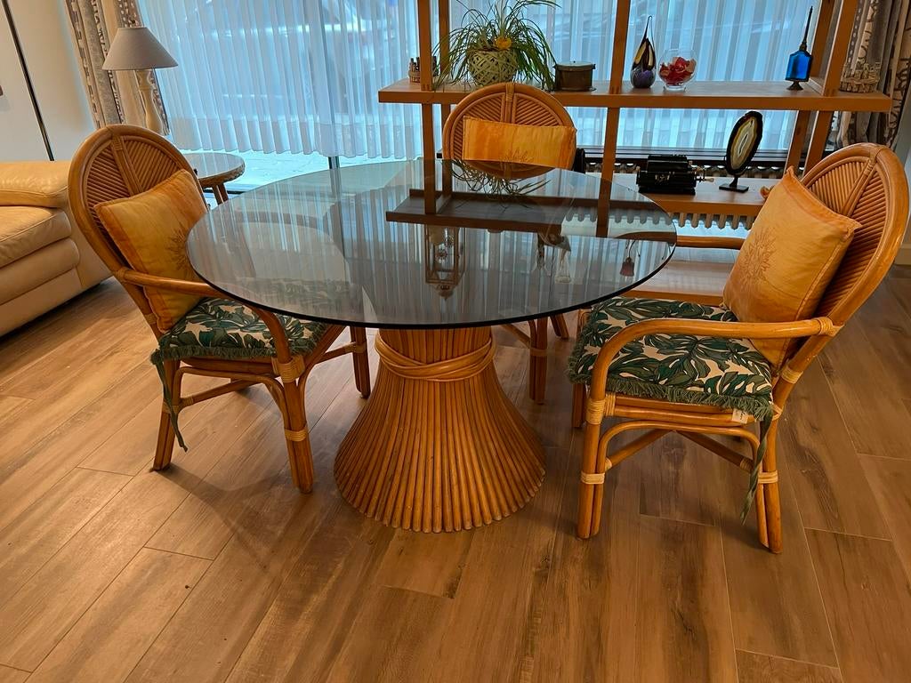 Table de salle à manger confortable., Enlèvement, Utilisé, Balinees, 4 à 6 chaises