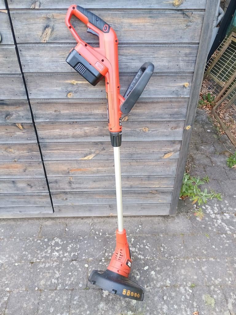 Coupe-herbe Black & Decker avec batterie et chargeur, Jardin & Terrasse, Enlèvement, Utilisé, Batterie, Black & Decker