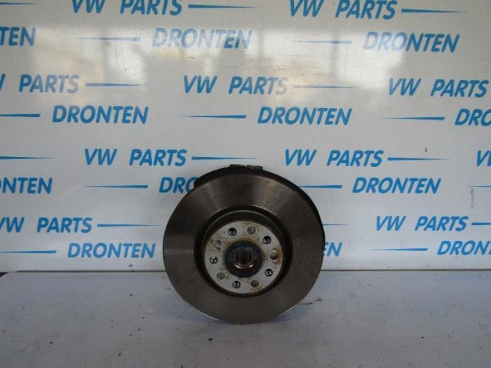 Fusee links-voor van een Audi Q2, Gebruikt, -, -, -