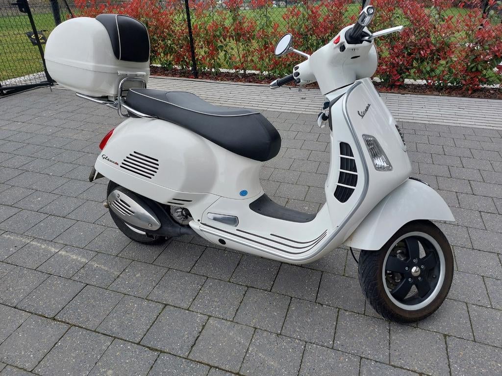 Vespa GTS 300 super - 9840 km, Scooter, Sportuitlaat, Motorrijbewijs A, Particulier