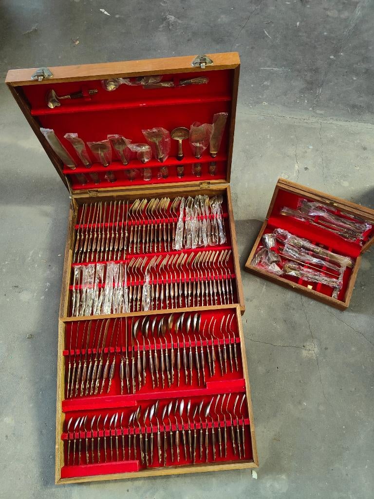 ancienne ménagère thaïlandaise, Enlèvement ou Envoi