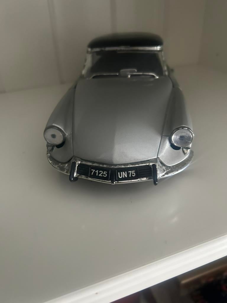 Ancienne Citroën DS, Hobby & Loisirs créatifs, Voitures miniatures | 1:18, Enlèvement, Comme neuf