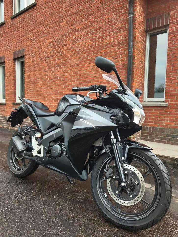 Honda CBR125R - 15 000 km - Permis de conduire B/A1, Motos, Motos | Honda, Particulier, Enlèvement