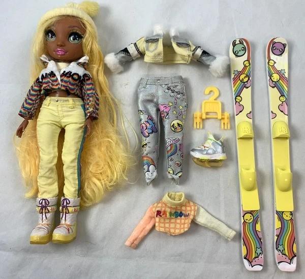 Kit de ski MGA Rainbow High Winter Break Sunny Madison Pop j, Collections, Poupées, Comme neuf, Fashion Doll, Envoi