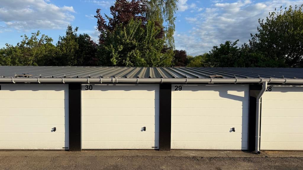 Gerenoveerde box te huur vanaf 1 mei - Lier - Planeetstr 46