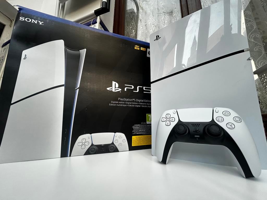 PS5 met controller en alle kabels thuisbezorgd, Ophalen, Zo goed als nieuw