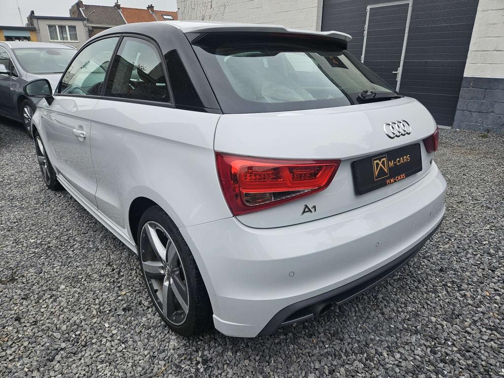 Audi A1 S LINE * ECRAN * (bj 2014), Auto's, Stof, Zwart, 4 cilinders, Wit