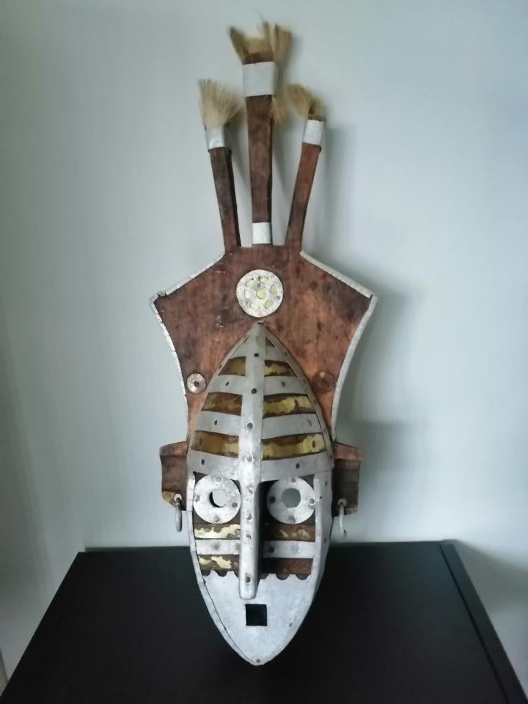 Masque africain, Enlèvement