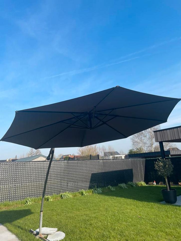 Zweefparasol 3m – TOPSTAAT – altijd binnen bewaard, Tuin en Terras, Parasols, Zo goed als nieuw, Zweefparasol, 3 tot 4 meter, Kantelbaar