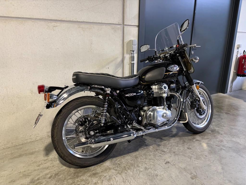 Kawasaki W800 nieuwste model met Asahi windscherm (bj 2025), Bedrijf, 12 t/m 35 kW, 800 cc, Overig
