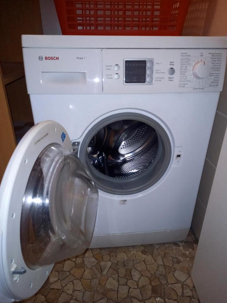 Lave-linge BOSCH Maxx 7 (7kg) – Très peu servi, Electroménager, Lave-linge, Utilisé, Chargeur frontal, 6 à 8 kg, Moins de 85 cm