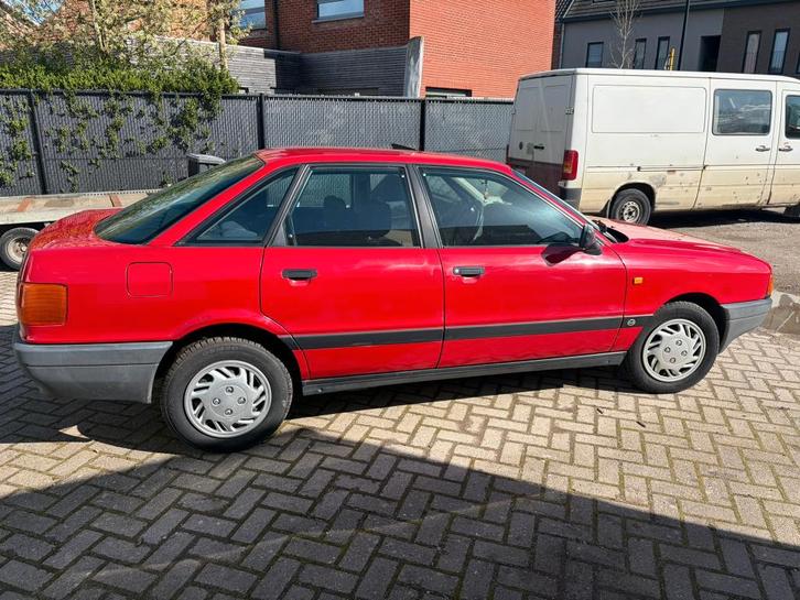 Audi 80 1988, Autos, Oldtimers & Ancêtres, Particulier, Audi, Diesel, Berline, 4 portes, Boîte manuelle, Rouge, Noir, Tissu, Traction avant