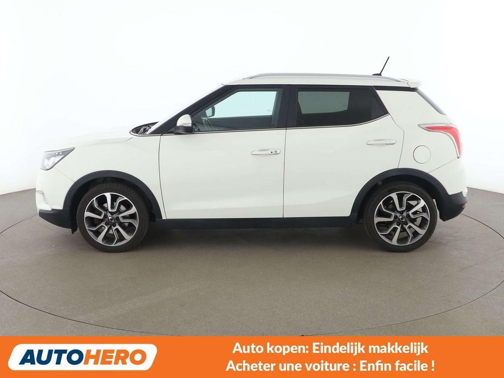 SsangYong Tivoli 1.6 Crystal 4x2 (bj 2015), Gebruikt, Zwart, 128 pk, Wit