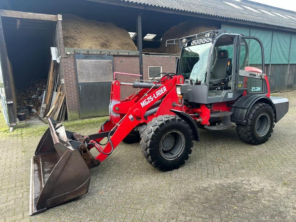 shovel mg 25 lader 5,5 tons shovel,2,5 ton heffen, Zakelijke goederen, Machines en Bouw | Kranen en Graafmachines, Ophalen, Wiellader of Shovel