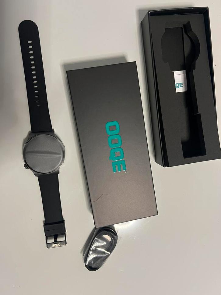 Montre connectée OOQE, Bijoux, Sacs & Beauté, Montres de sport, Neuf, iOS, Noir, Distance, Bandage calorique, État, GPS, Battement de coeur