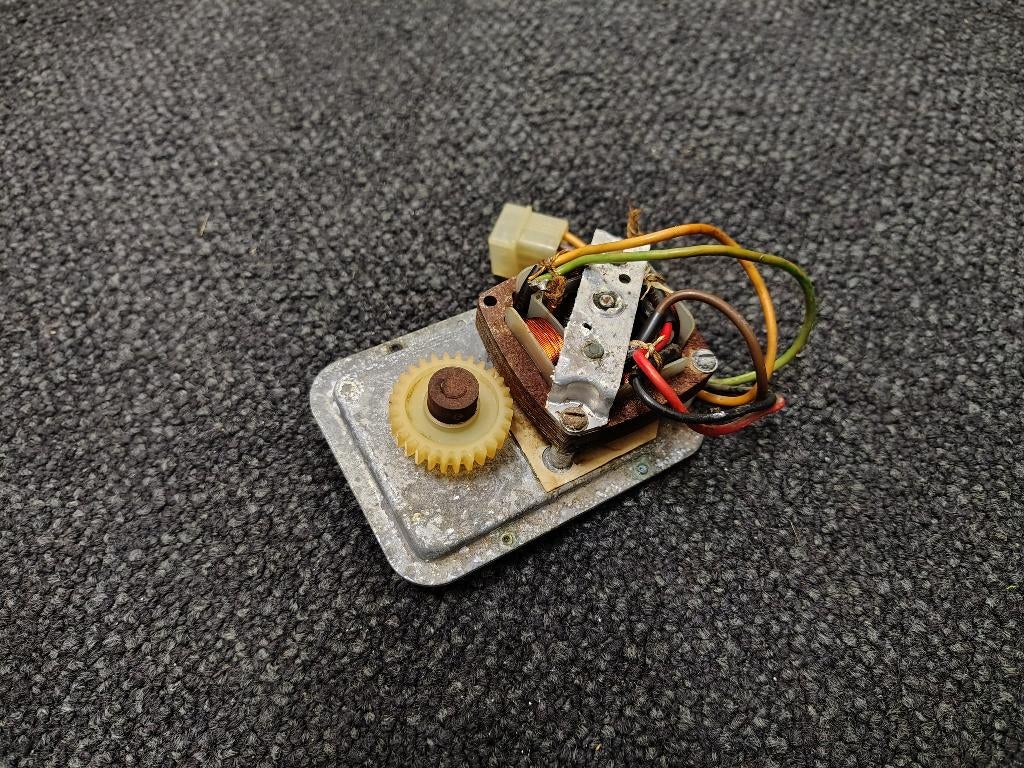 Selector Motor Wurlitzer 3300/ Americana (1969) jukebox, Collections, Machines | Jukebox, Wurlitzer, Envoi