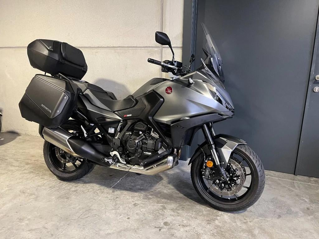 Honda NT1100 DCT met urban pack van 1ste eigenaar (bj 2023), Motoren, Motoren | Honda, Bedrijf, Toermotor, meer dan 35 kW