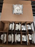 1 boite de 10 prises de courant blanches encastrables niko, Enlèvement, Neuf, Prise de courant