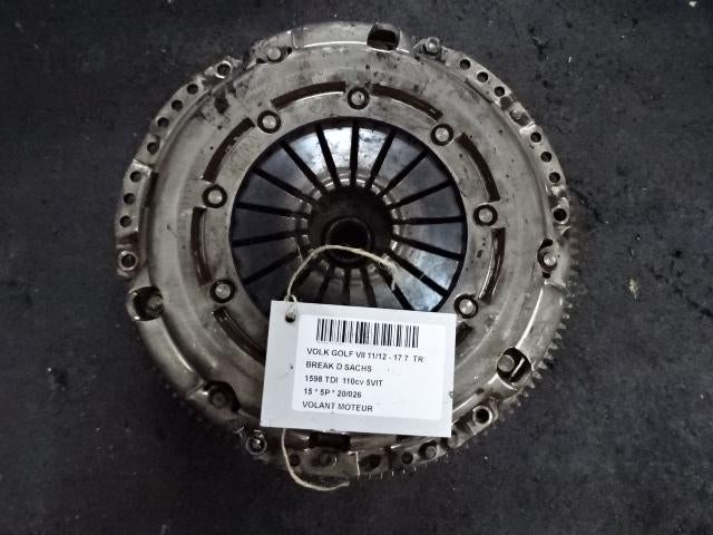 VOLANT MOTEUR Golf VII Variant (AUVV) (04L141025), Utilisé, Volkswagen