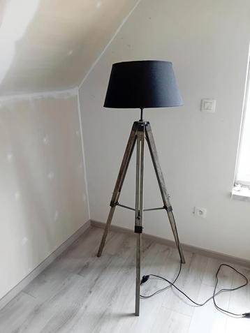 Staande lamp  beschikbaar voor biedingen