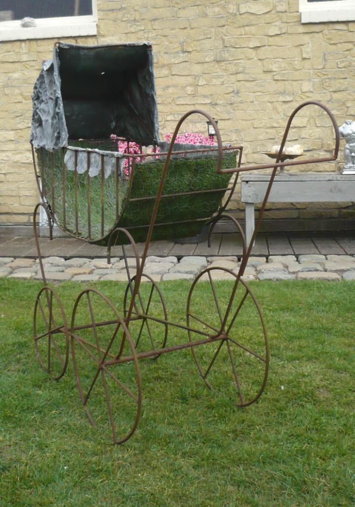 smeedijzeren koets als (tuin)decoratie, Tuin en Terras, Tuinbeelden, Gebruikt, Overige typen, Metaal, Ophalen