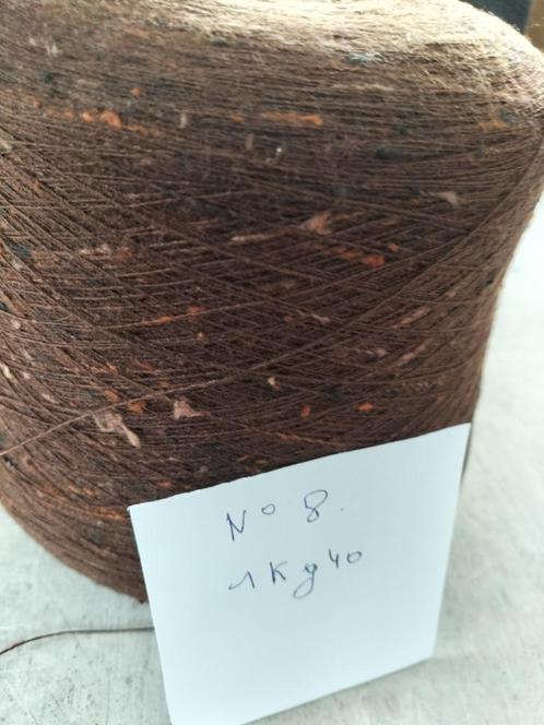 Bruine gevlekte wollen kegel nr. 8 (1 kg 140 gr)., Hobby en Vrije tijd, Breien en Haken, Ophalen of Verzenden