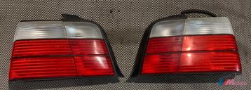 BMW E36 ORIGINELE ACHTERLICHTEN SET 9405445T & 9405444T beschikbaar voor biedingen