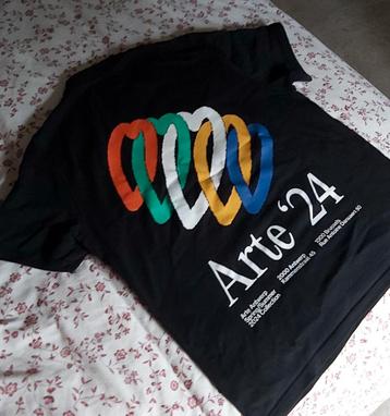 Arte Teo Back Hearts T-shirt beschikbaar voor biedingen