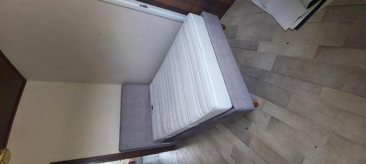 ELEKTRISCH BED BEKA MET GESTOFFEERD HOOFDEINDE, Huis en Inrichting, Slaapkamer | Bedden, Zo goed als nieuw, 120 cm, 210 cm, Stof