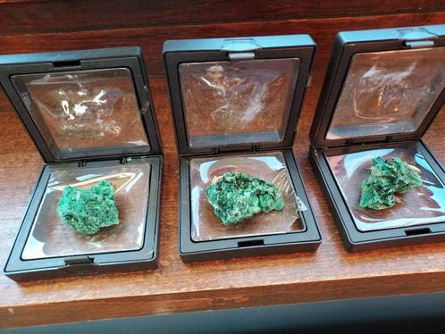 MINERAUX MALACHITE VELOUR CONGO ELLE MAGNIFIQUE, Verzamelen, Mineralen en Fossielen, Mineraal, Ophalen of Verzenden