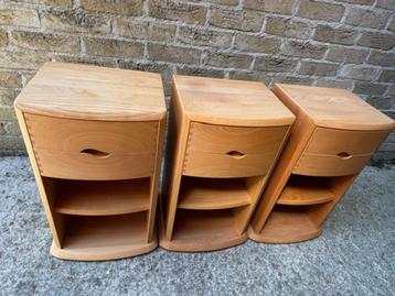 3 houten nachtkastjes merk Seltz beschikbaar voor biedingen