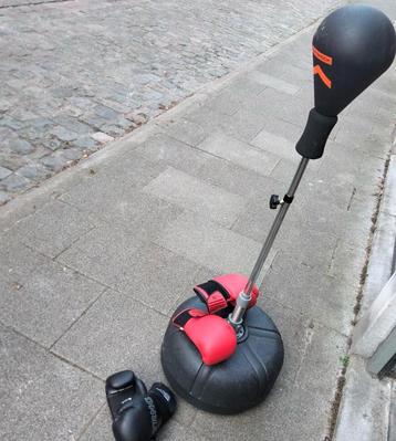 Boksbal + 2 paar handschoenen beschikbaar voor biedingen